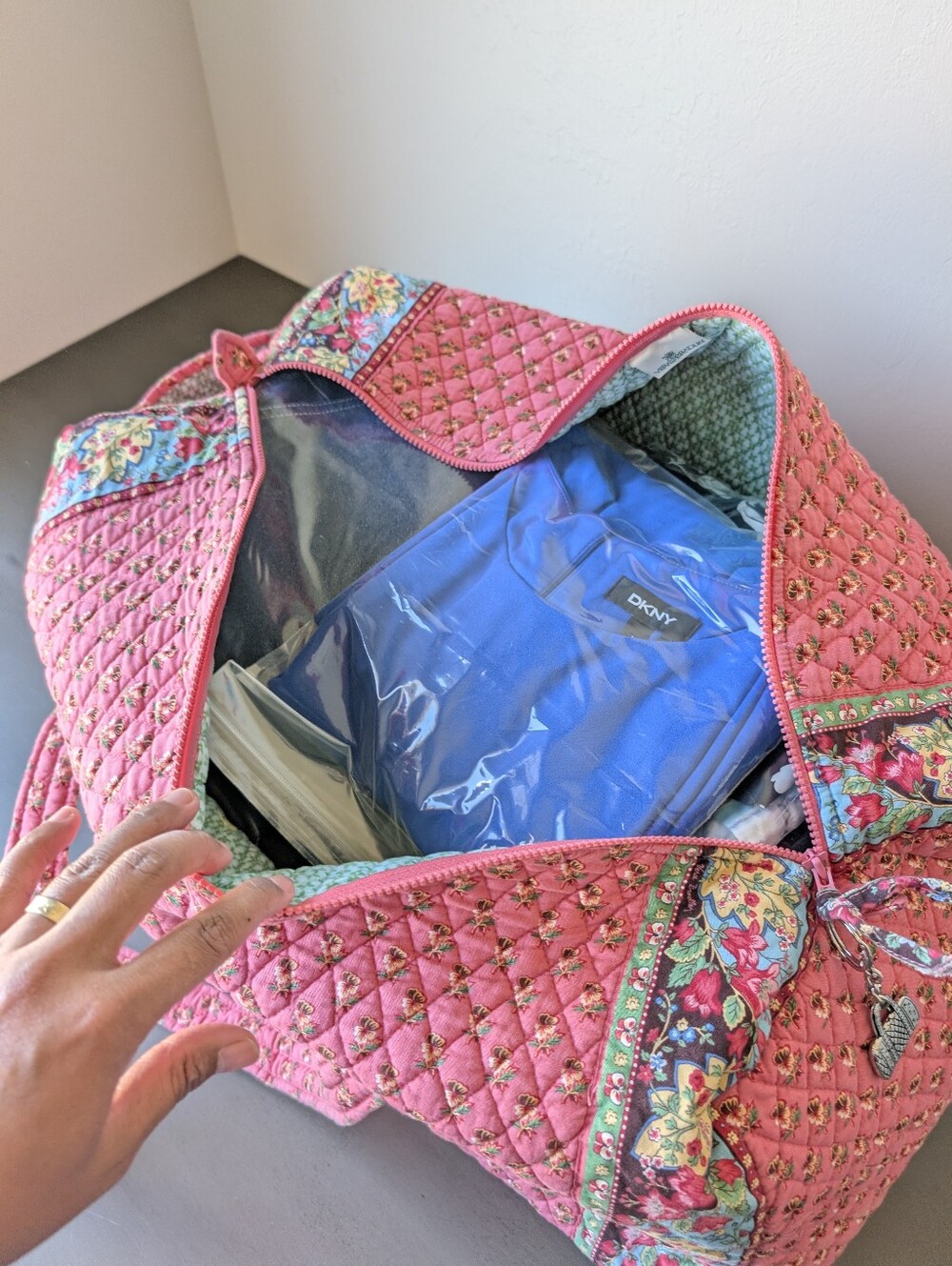 Vintage 2003 Vera Bradley Pink Pansy Large Duffel 24” Quilted Cotton Made In USA - Picture 12 of 16